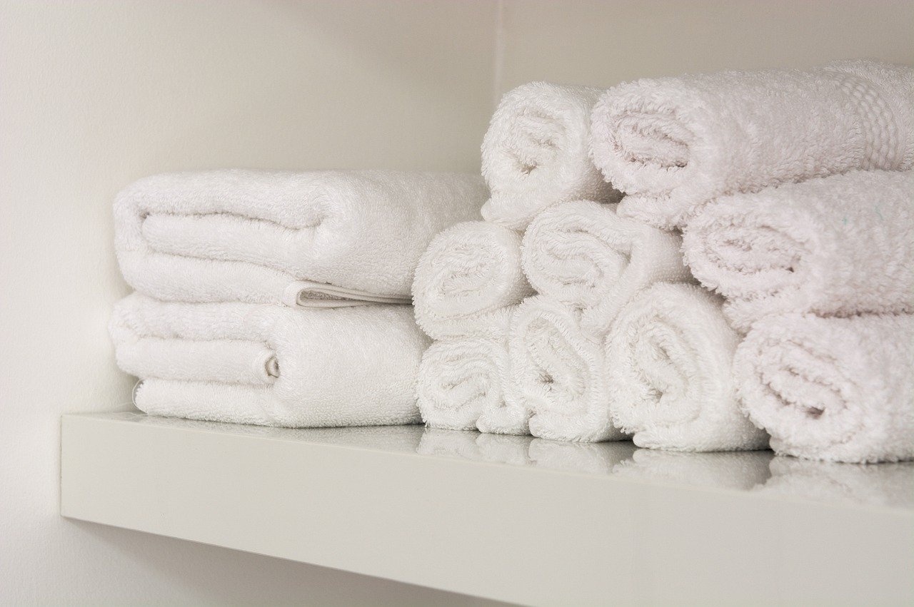 towels, shelf, white-4537954.jpg